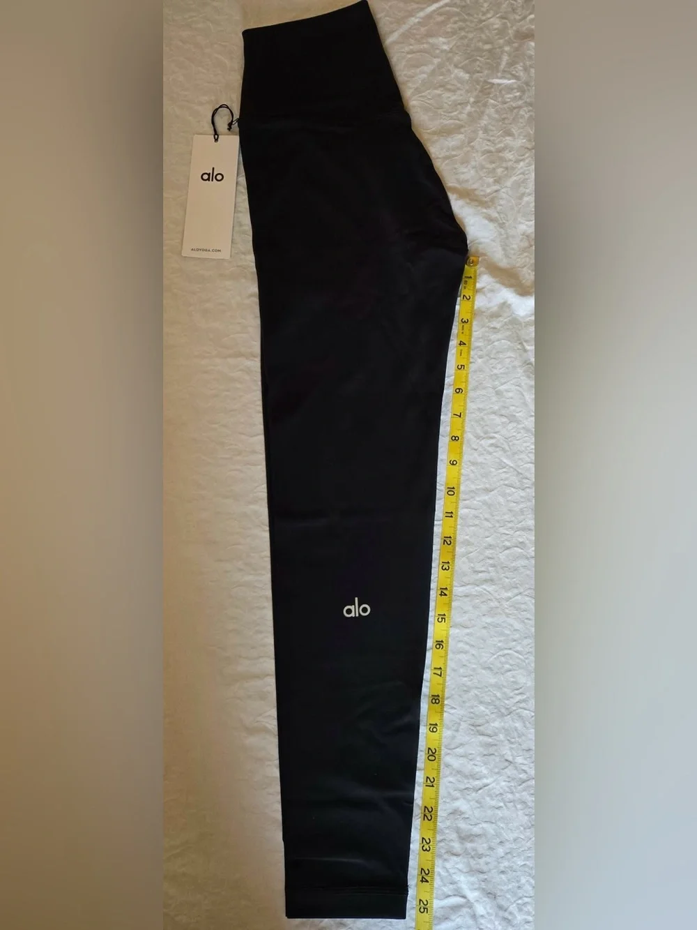 Alo Yoga leggings in a women's size XL, Black NWT